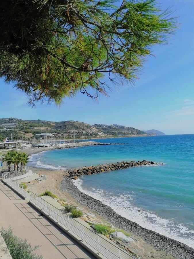 Ca' De Raffe' Apartment Lingueglietta Luaran gambar